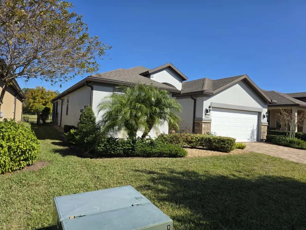 Elastomeric Paint for Florida Homeowners (When to Use, When Not To)